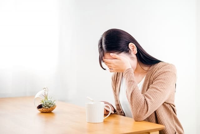 岐阜で夫の浮気に悩む女性の写真